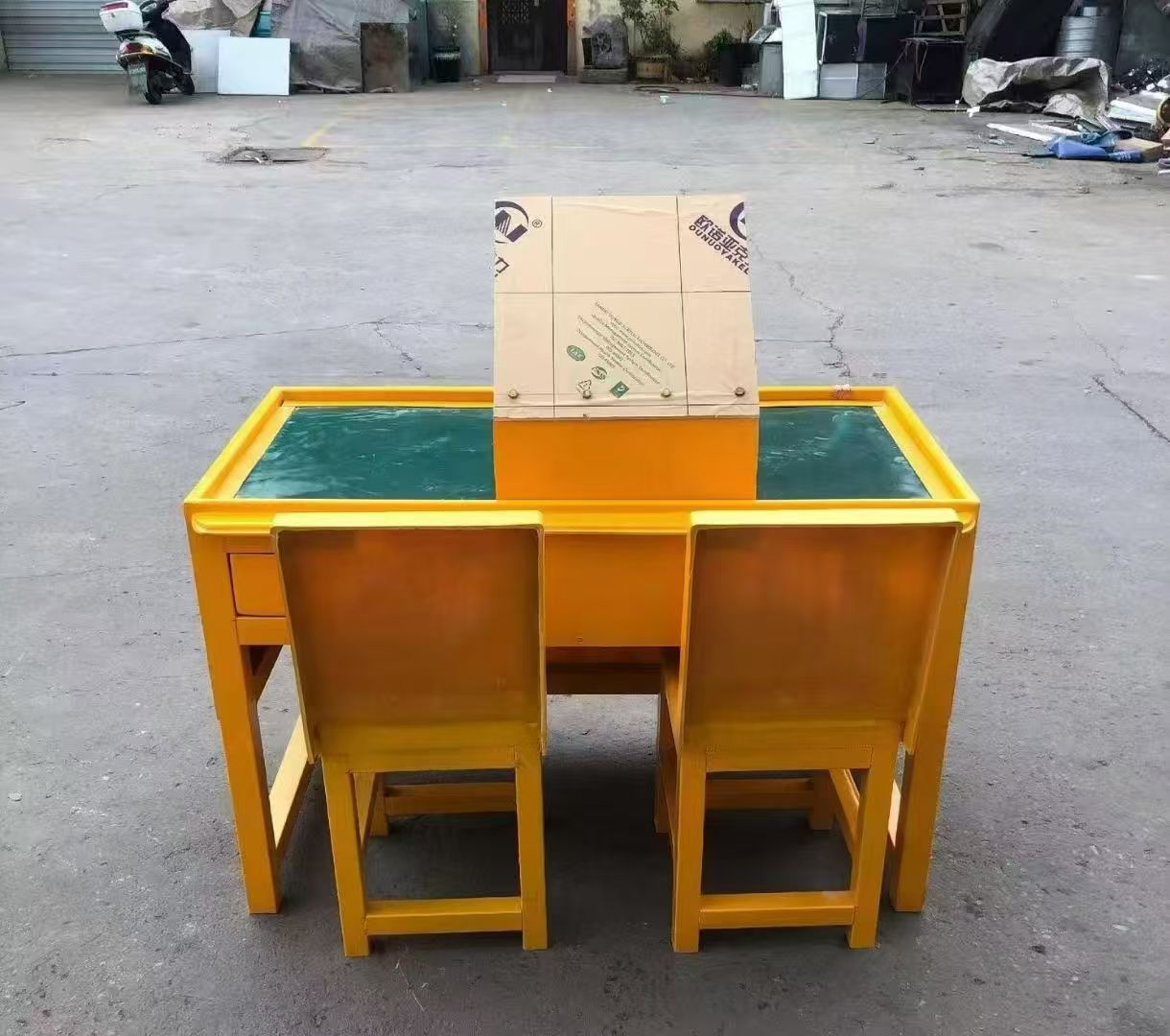察隅防静电导通桌井下煤矿火工品发放桌：危险品流转的安全守护者